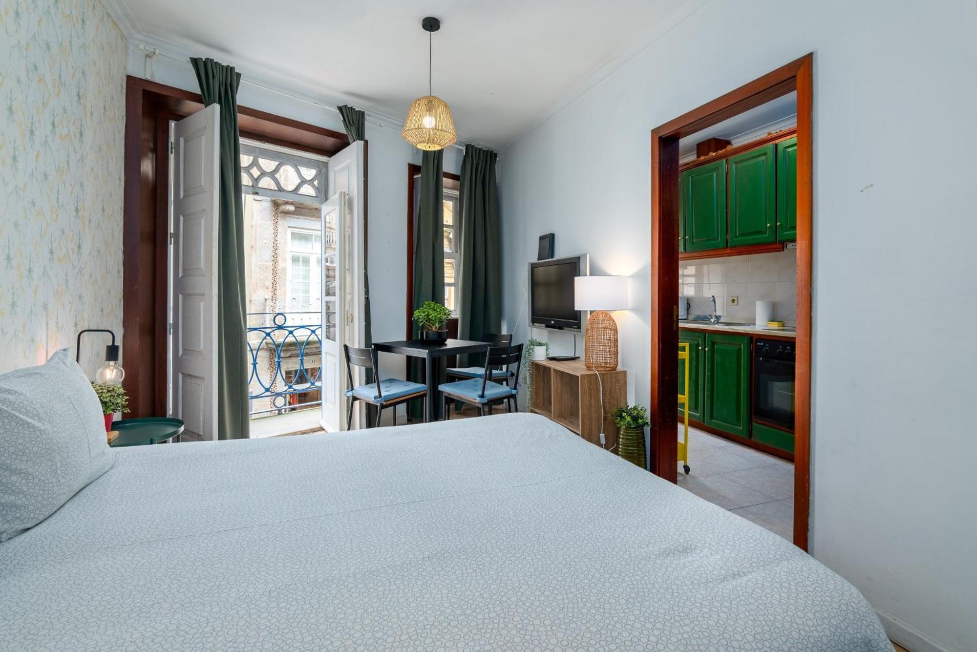 Renovated Feb25 Clerigos Cozy Balcony With Self Check In Lägenhet OOporto Exteriör bild