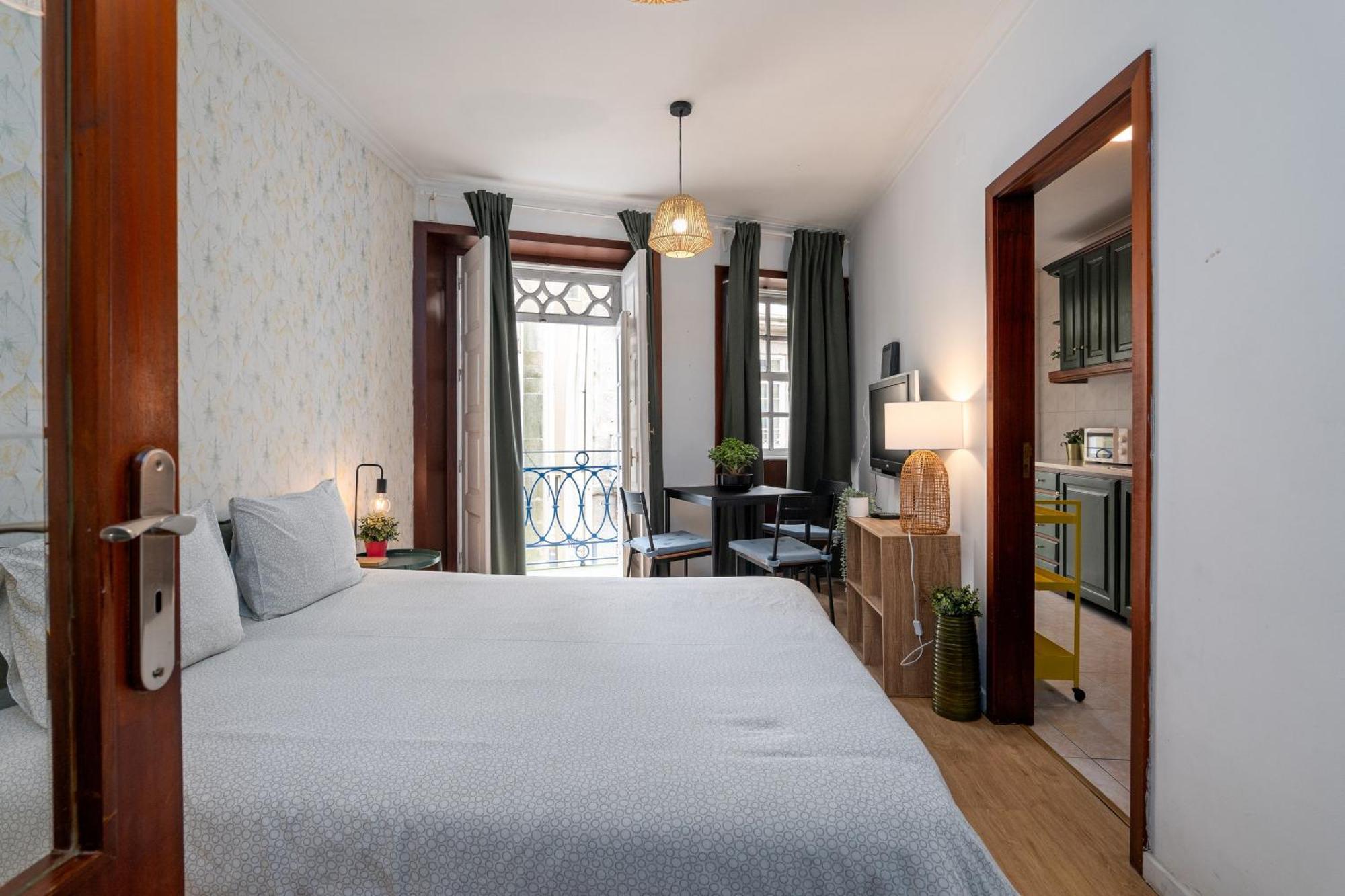 Renovated Feb25 Clerigos Cozy Balcony With Self Check In Lägenhet OOporto Exteriör bild