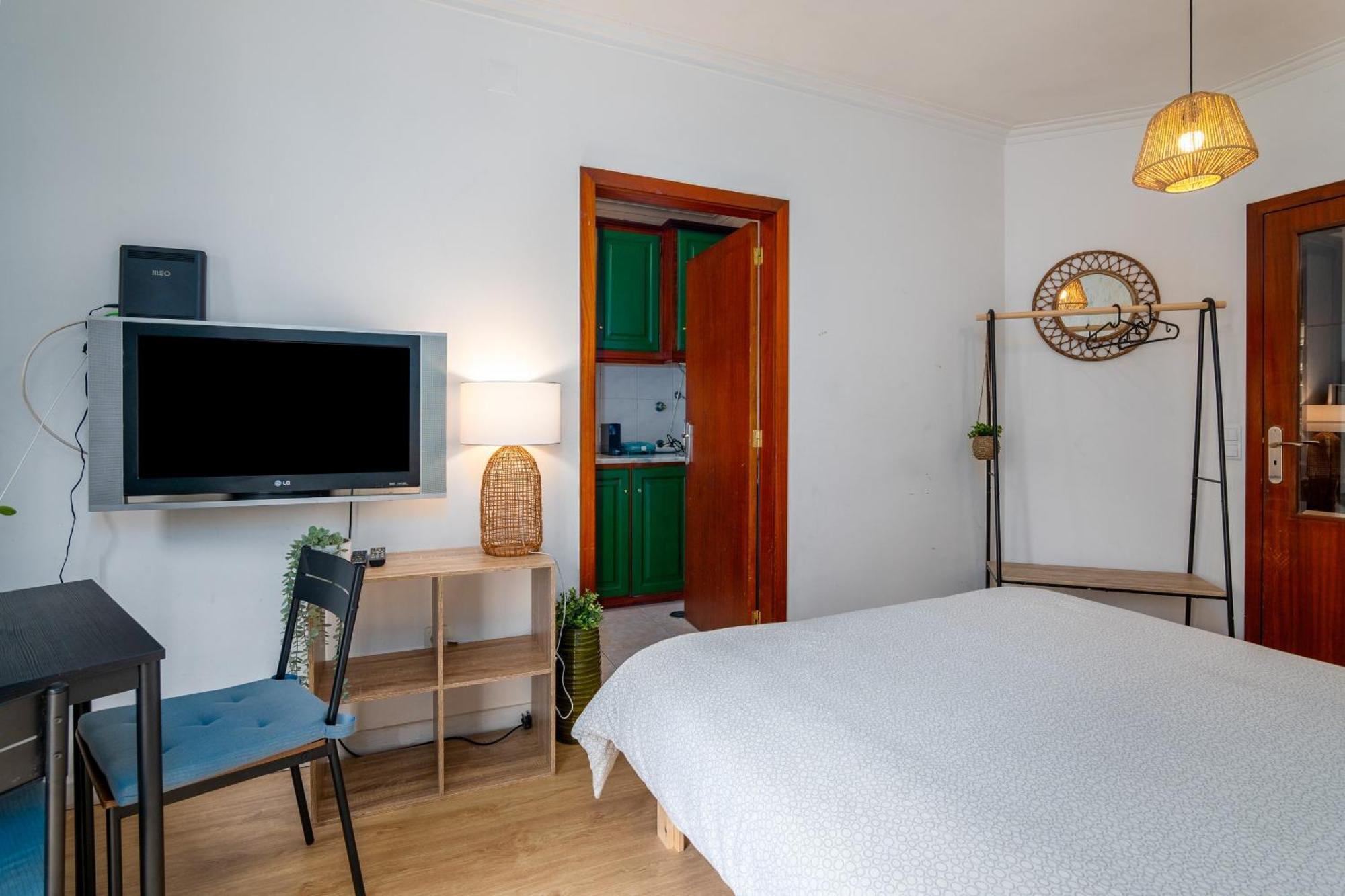 Renovated Feb25 Clerigos Cozy Balcony With Self Check In Lägenhet OOporto Exteriör bild