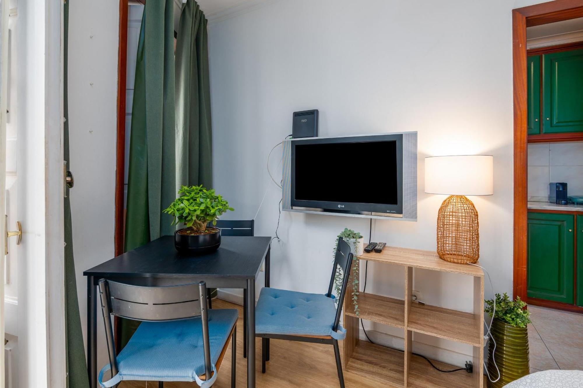 Renovated Feb25 Clerigos Cozy Balcony With Self Check In Lägenhet OOporto Exteriör bild